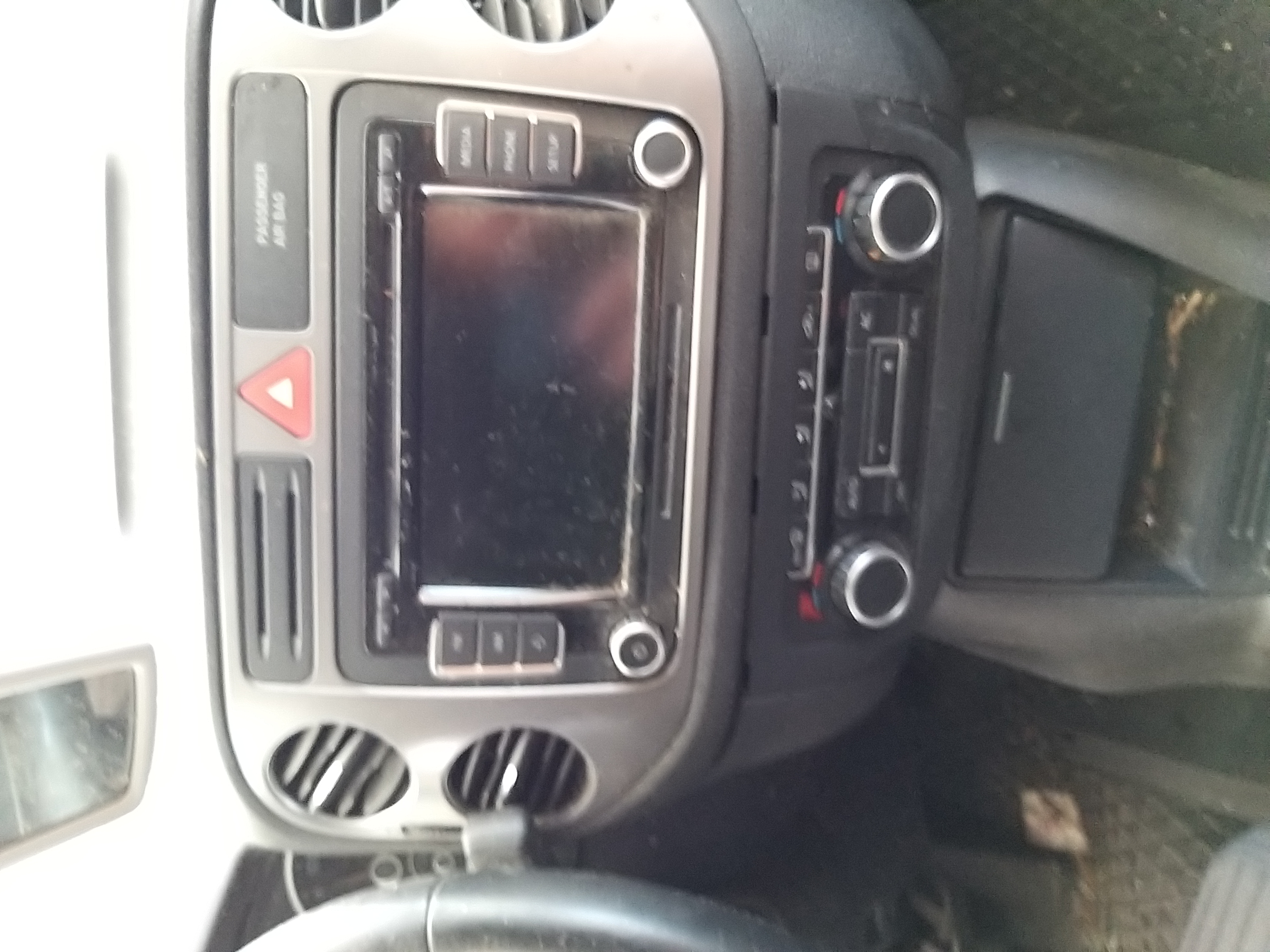 VOLKSWAGEN TIGUAN TEYP DOKUNMATİK EKRAN 2010 MODEL